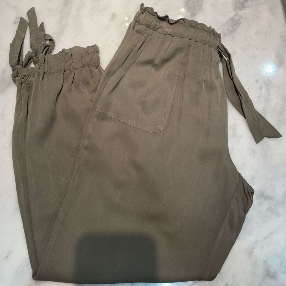 Lulus joggers - cotton blend with drawstring legs. Size small